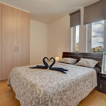 City Center Pool View Apartment Larnaca